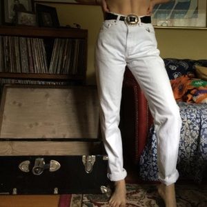 White Vintage Levi’s 550